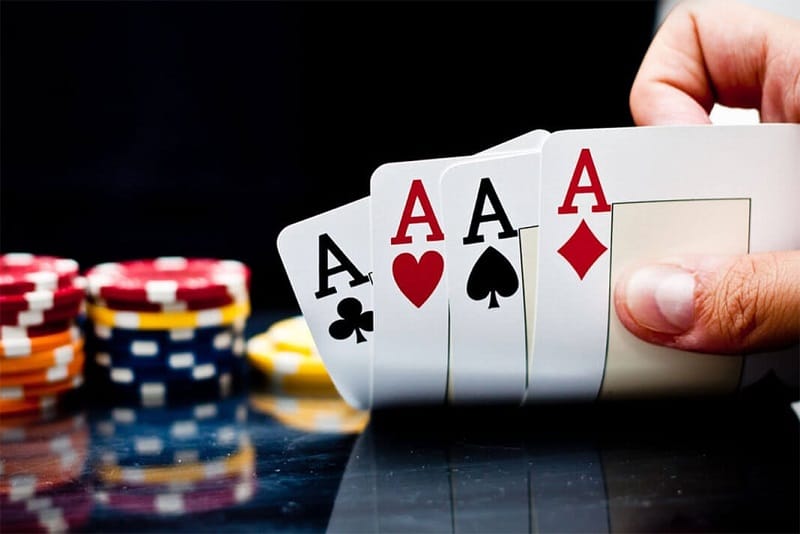 Cách chơi poker giỏi bỏ đôi AA